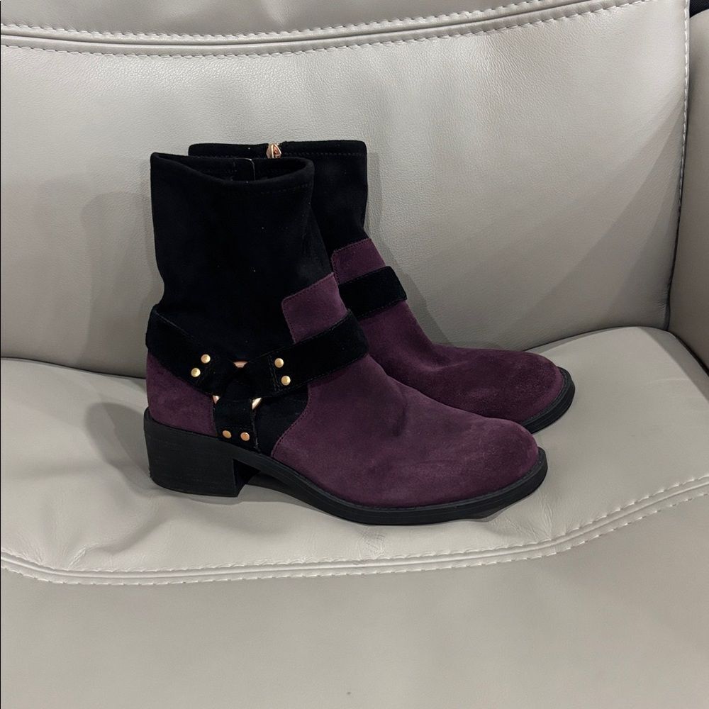 Lori Goldstein Collection Mulberry Moto Boot with Strap Detail  sz 8.5